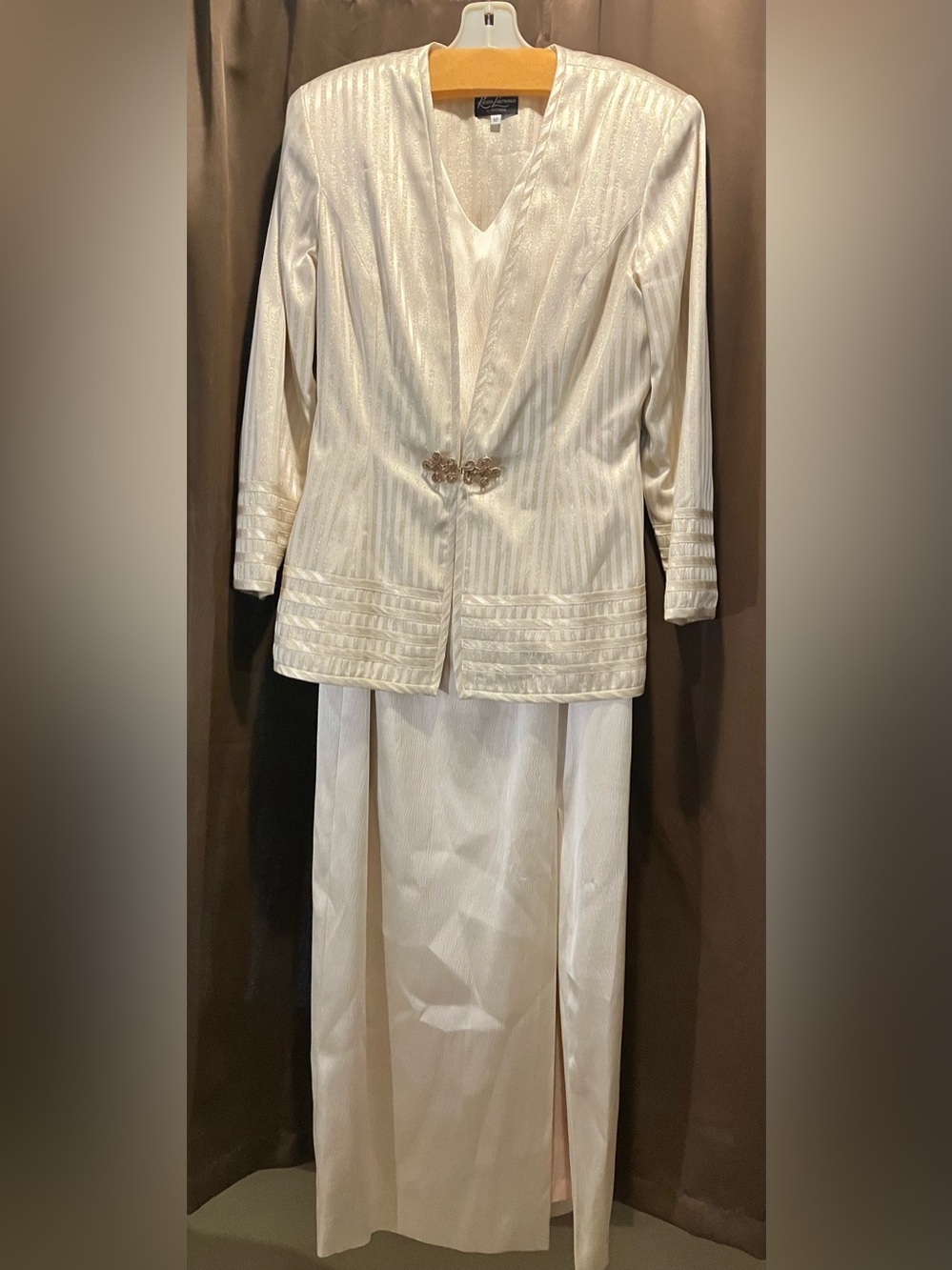Asymmetrical Women’s Dress Set in Cream with Decorative Clasp